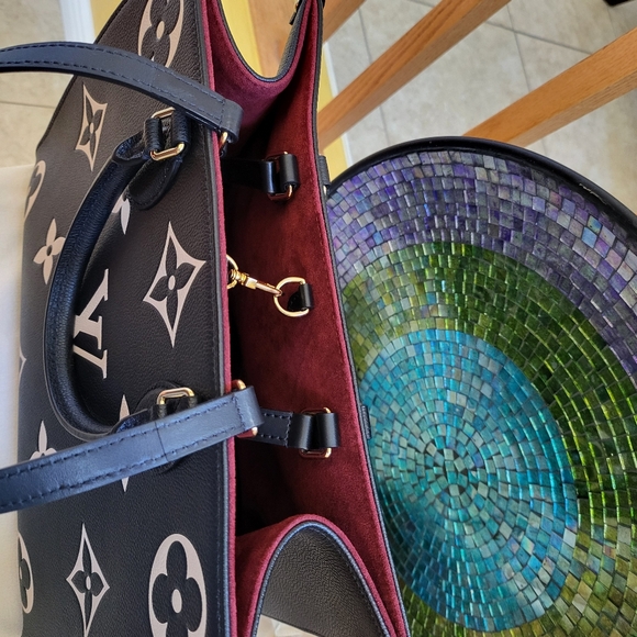 🔥NWT Louis Vuitton Bicolor monogram Empreinte leather OnTheGo MM Microchipped - Picture 16 of 16